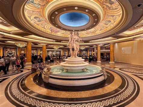 Caesars Palace: The Complete Guide .
